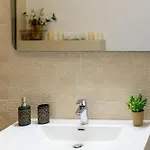 Lakeside Serenity Adamar Apartment