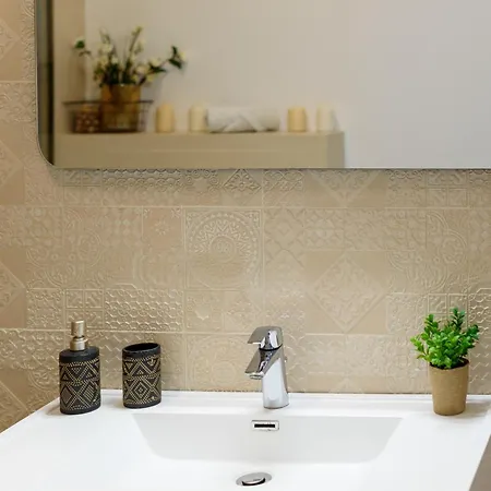 Lakeside Serenity Adamar Апартаменты