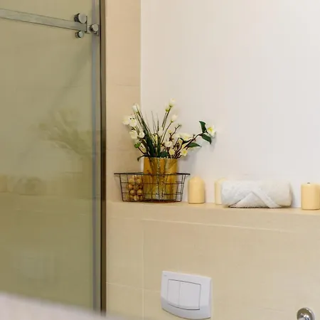 Lakeside Serenity Adamar Apartment *