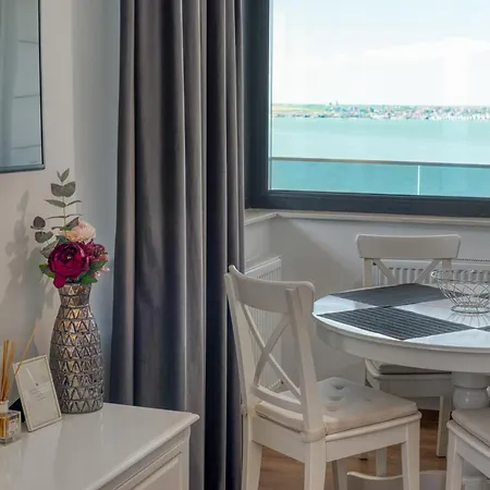Lakeside Serenity Adamar Mamaia