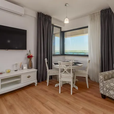 Lakeside Serenity Adamar *