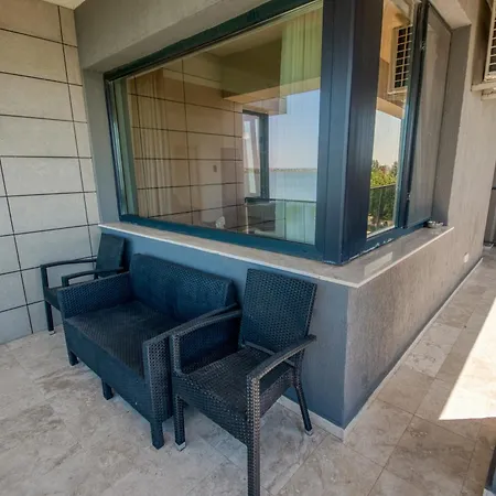 Lakeside Serenity Adamar Mamaia