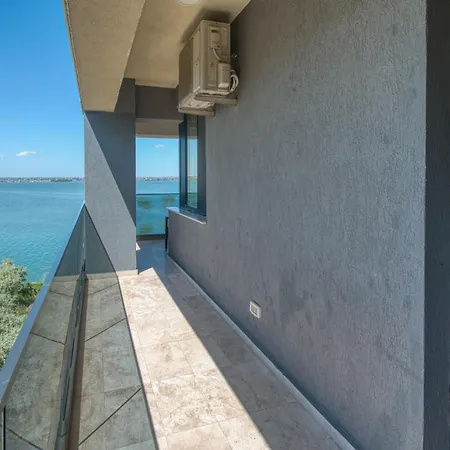 Apartment Lakeside Serenity Adamar Mamaia