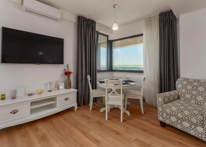 Lakeside Serenity Adamar *