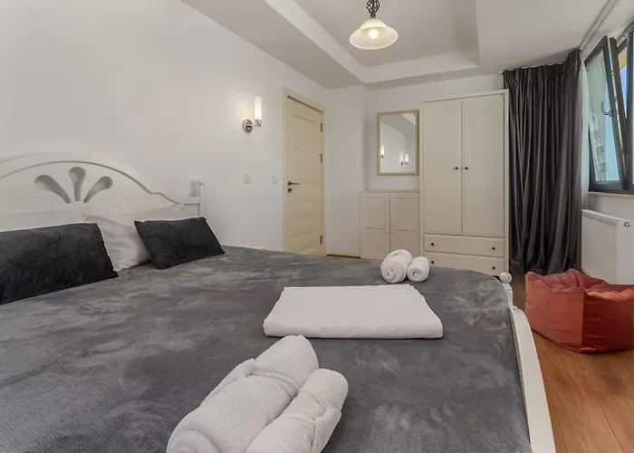 Lakeside Serenity Adamar Apartman