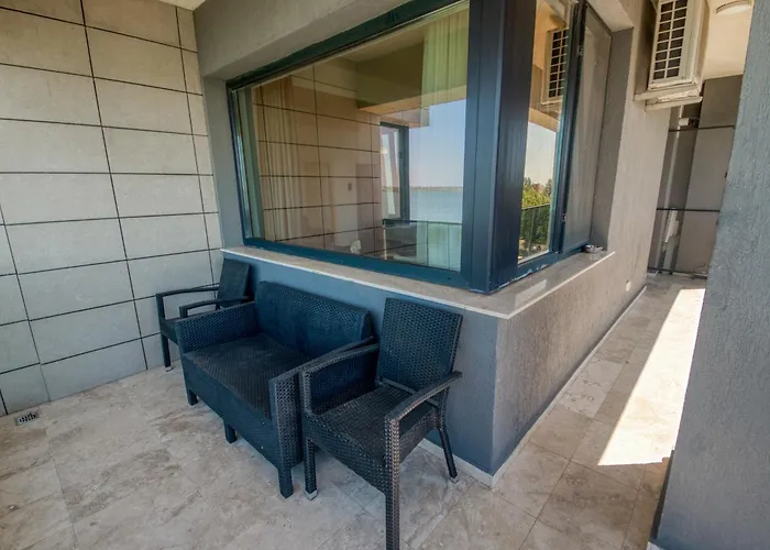 Lakeside Serenity Adamar Mamaia